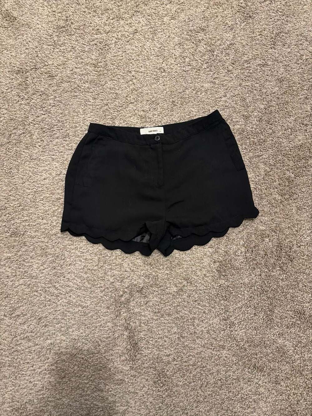 Sans Souci Black Scalloped Hem Shorts Size Small